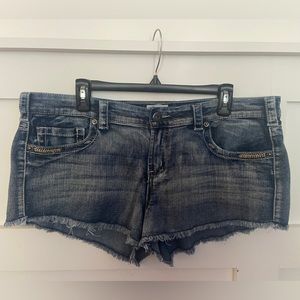 NWOT. Mudd Jean Shorts with Stretch and Raw Hem. Size 17 Juniors